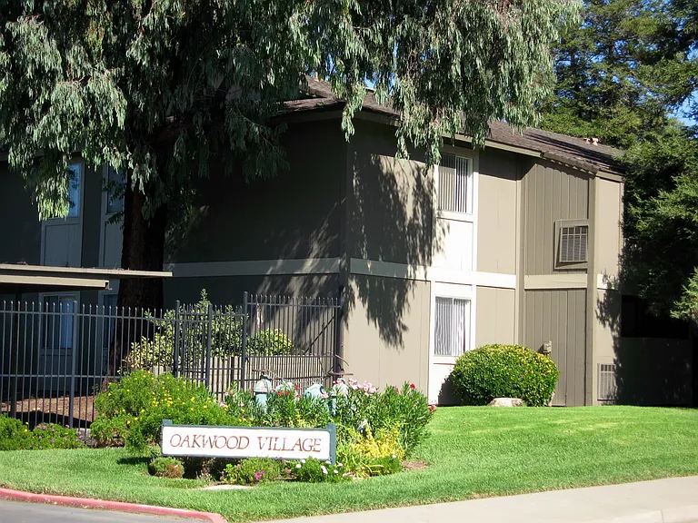 Oakwood Village Apartments — Photo 3