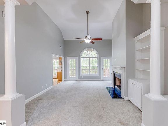 5th image of 526 Scenic Oak Dr