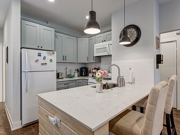 4th image of 2529 N Wayne Ave APT 1R