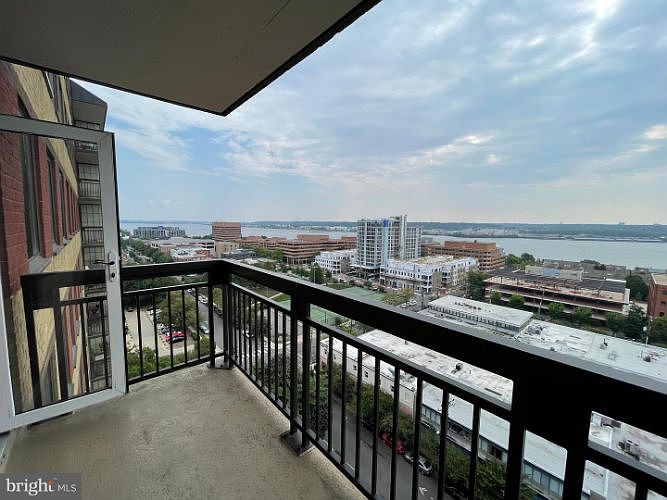 1st image of 801 N Pitt St APT 1507