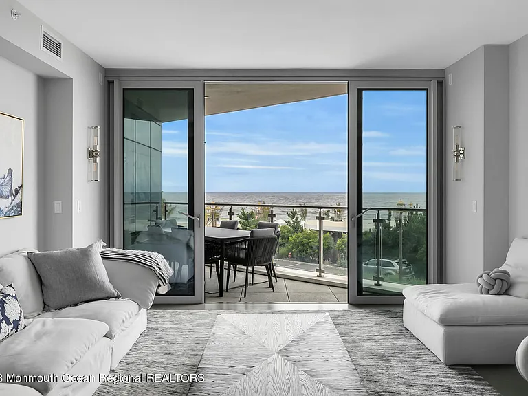 20 Melrose Ter #206 — Photo 6
