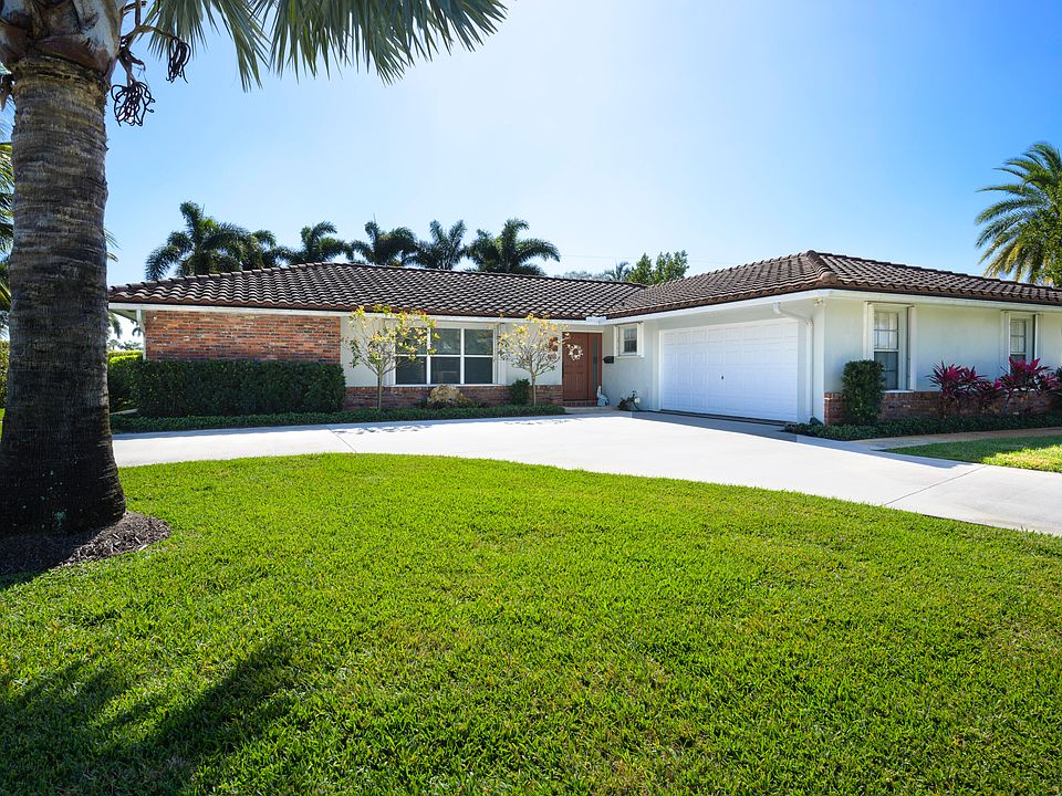 1st image of 700 Pelican Way