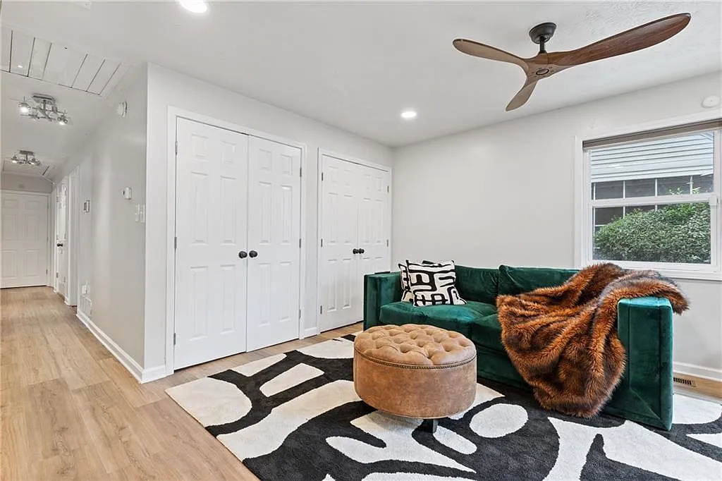 4 bed, 2.0 bath, 1323 sqft, $2,000 — Photo 4