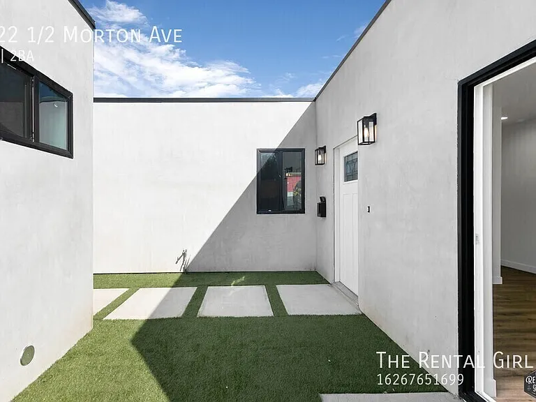 1622 1/2 Morton Ave — Photo 21