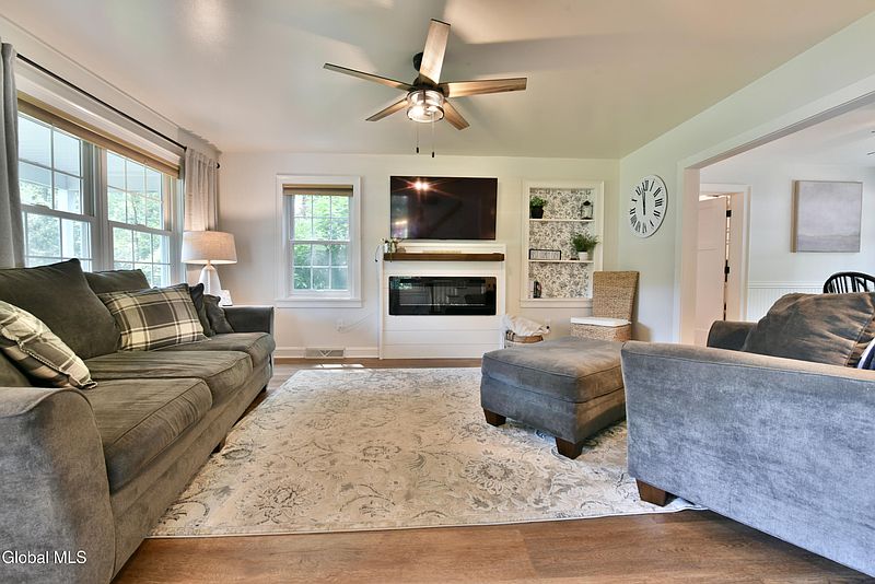 5th image of 24 Cashmere Drive