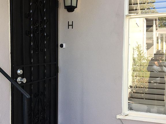 3rd image of 1246 N Laurel Ave APT H