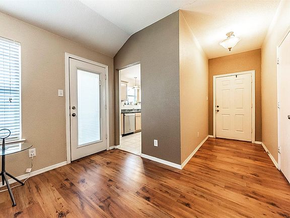3rd image of 252 Crystal Isle Dr