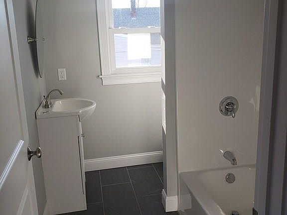 5th image of 900 Washington St #1