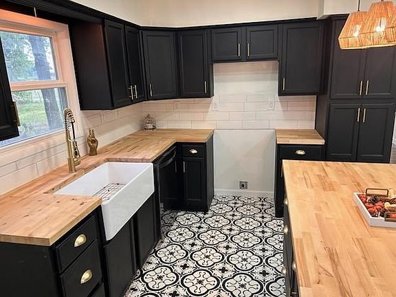 2nd image of 138 Smith Ln