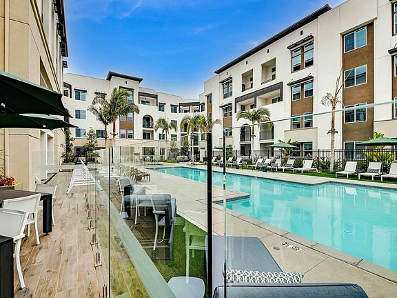 TownCenterAmenities-22LR