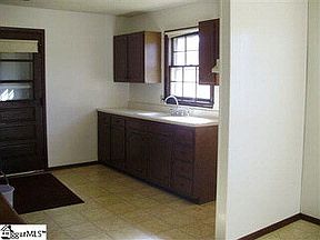 3rd image of 121 Sheffield Dr
