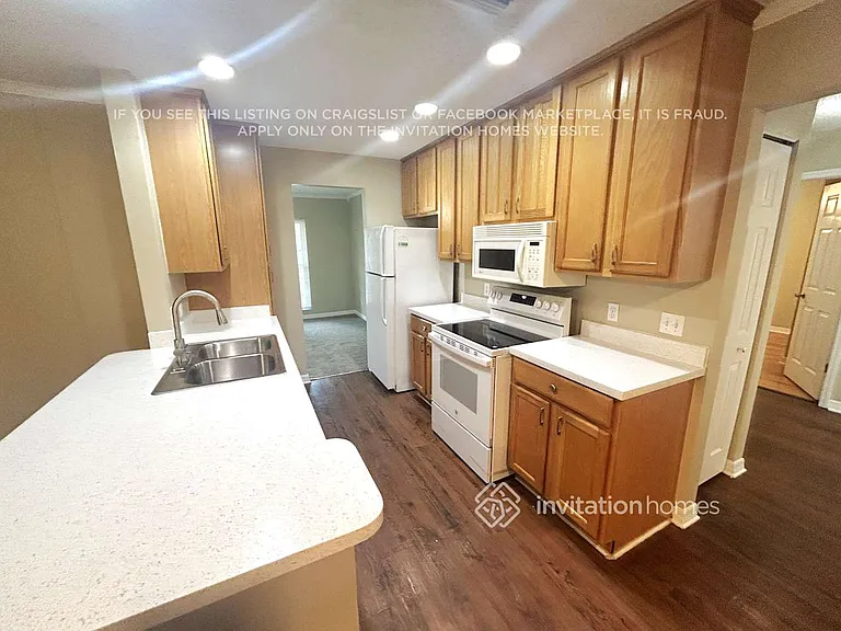 1223 Lornewood Dr — Photo 4