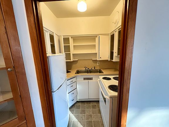 3rd image of 1806 W Pacific Ave #2