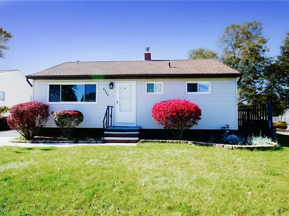 6364 Stonecrest Dr, Brookpark, OH 44142