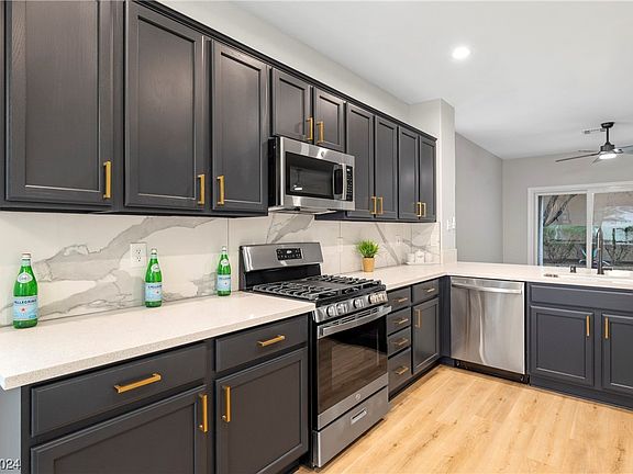 4th image of 2092 Mountain City St