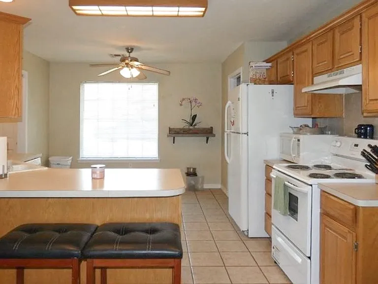 825 Huddleston Dr — Photo 5