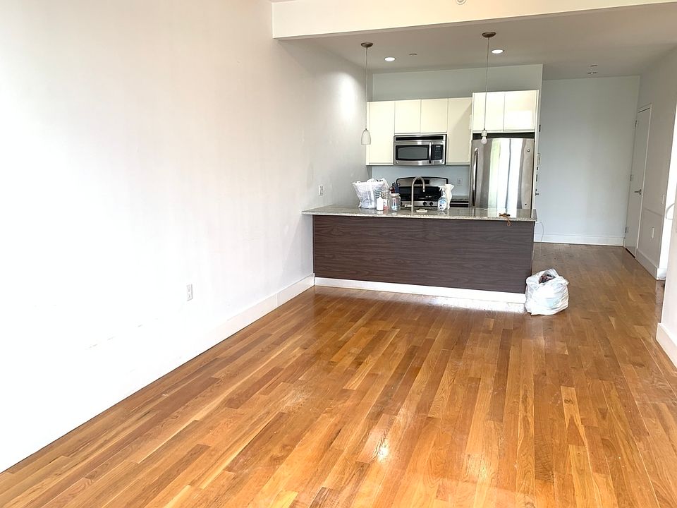 1st image of 806 Bergen St #319