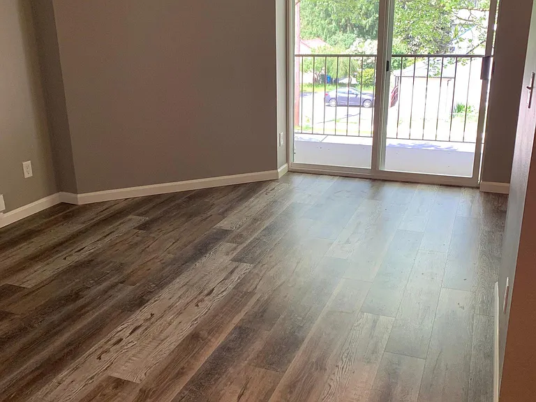 330 Maple Ave — Photo 5
