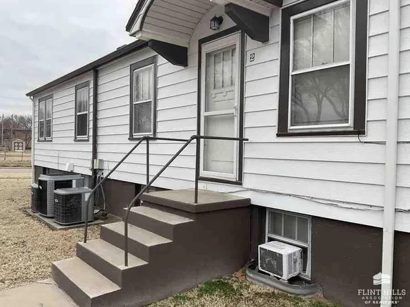 139 W 2nd St, Junction City, KS 66441