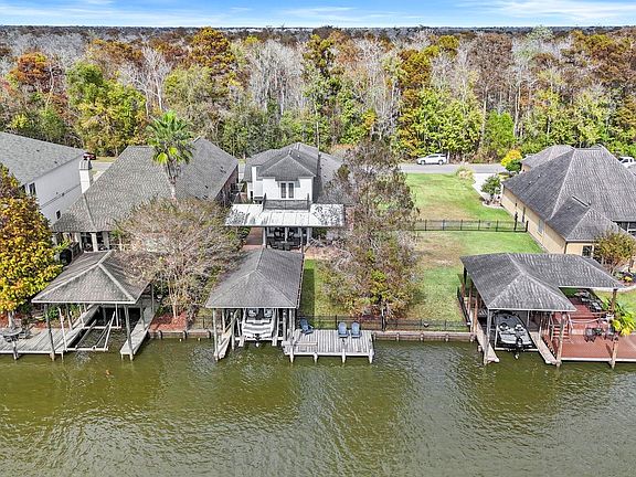 3rd image of 21179 Waterfront East Dr