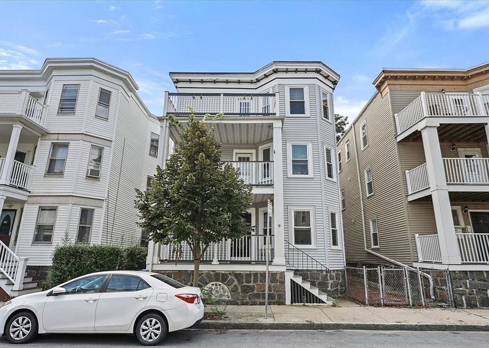 1st image of 9 Hallam St #3