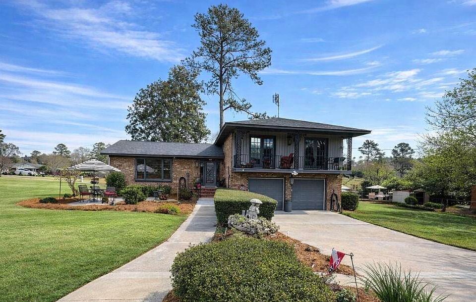 1st image of 414 Parliament Road