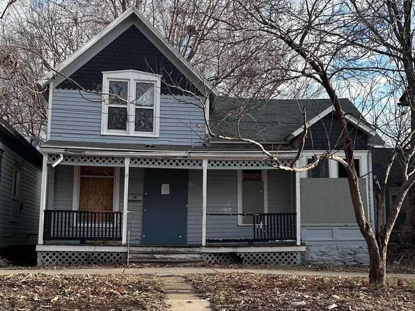 1104 SW 11th St, Topeka, KS 66604