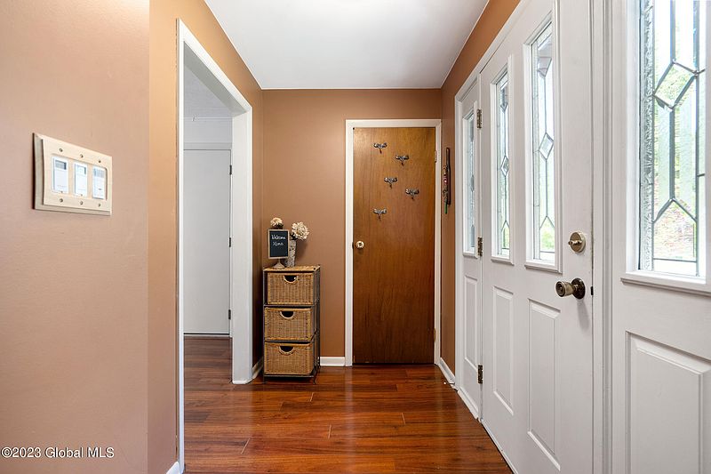 4th image of 27 Woodcrest Drive