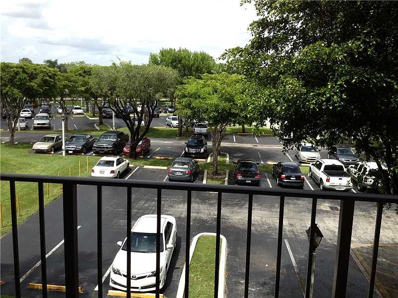 1st image of 14250 Kendale Lakes Dr