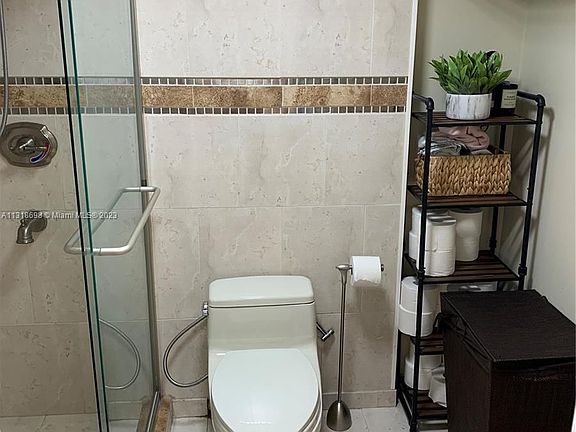 5th image of 6039 Collins Ave APT 529
