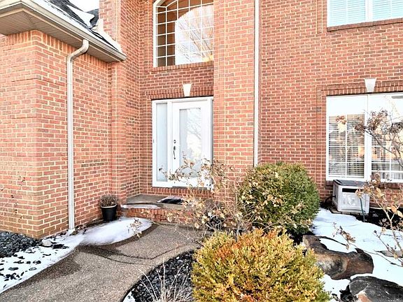 2nd image of 2133 Lakes Edge Dr