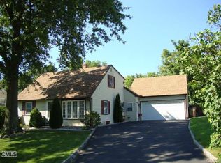 118 Old Barn Rd, Stamford, CT 06905