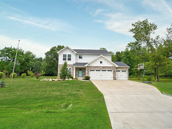 3rd image of 7302 Geraldine Cir