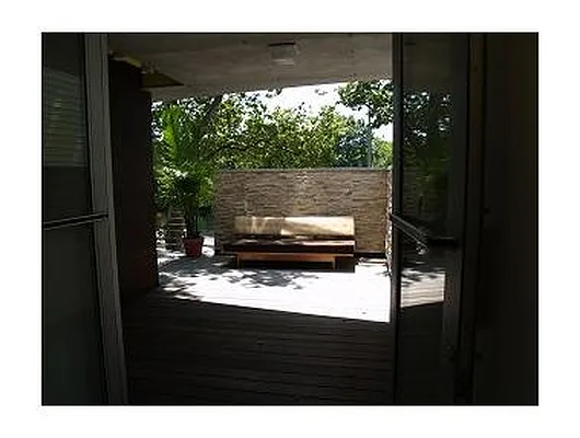 Sold by Aufbau | media 9