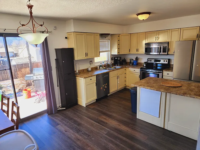4870 Goulet Way — Photo 2