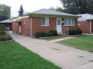 22027 Blackburn St, Saint Clair Shores, MI 48080