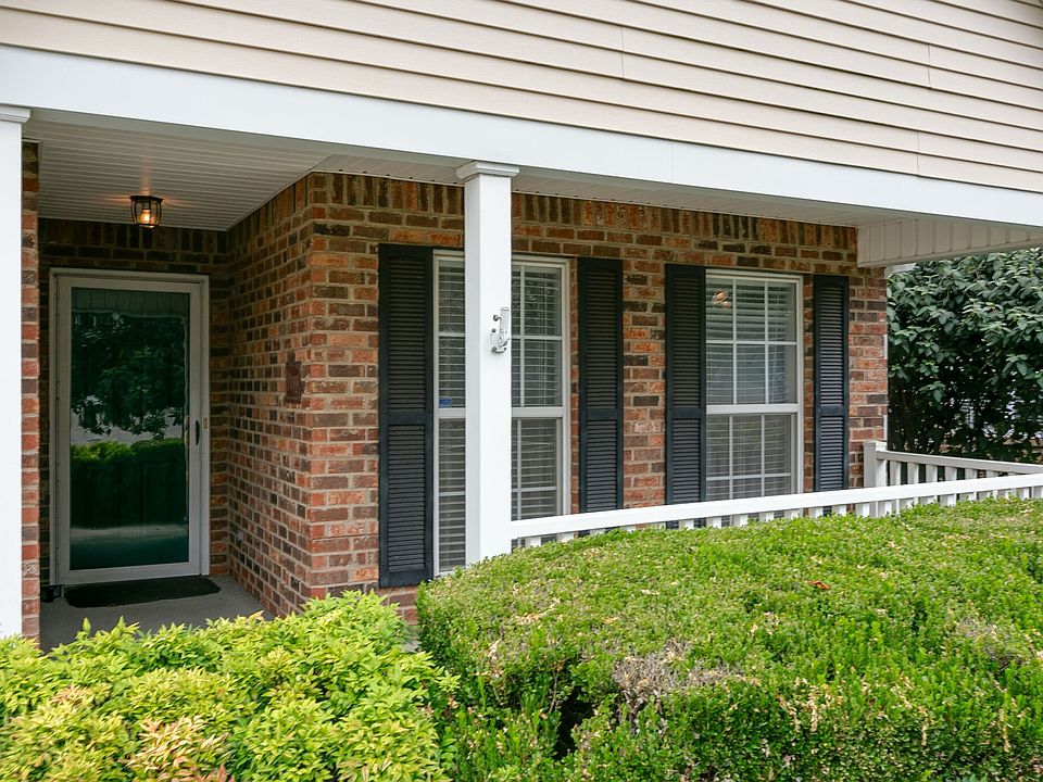 1st image of 713 Forest Glen Cir