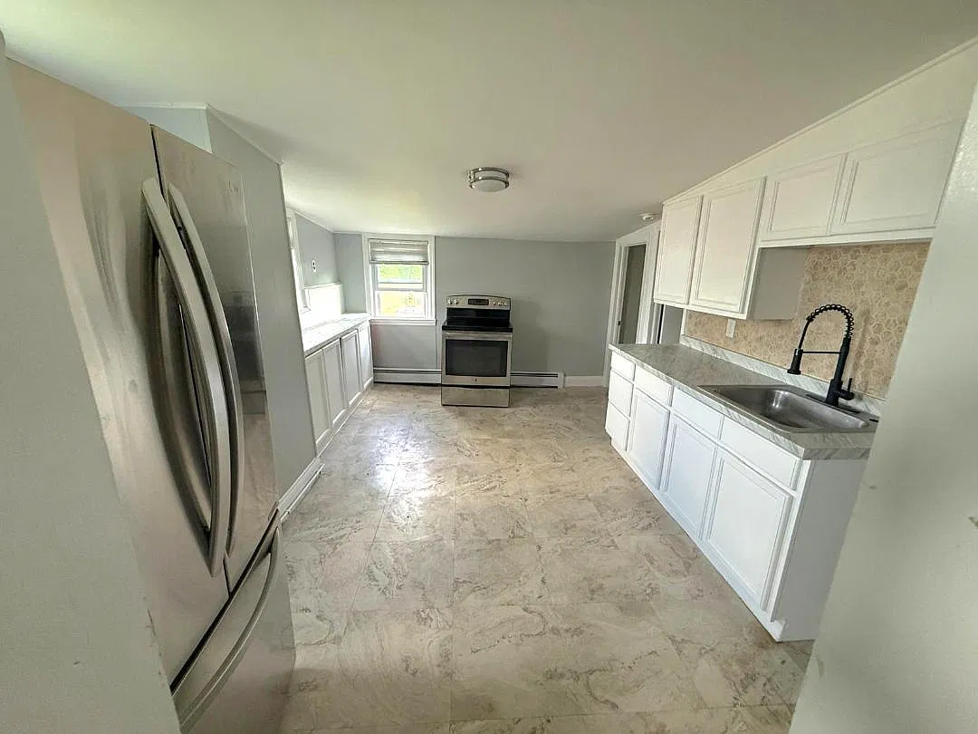2 bed, 950 sqft, $1,750 — Photo 2