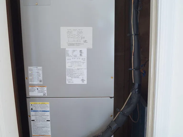 402 Forest Ct — Photo 19