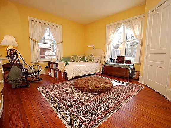 4th image of 423 W Stafford St