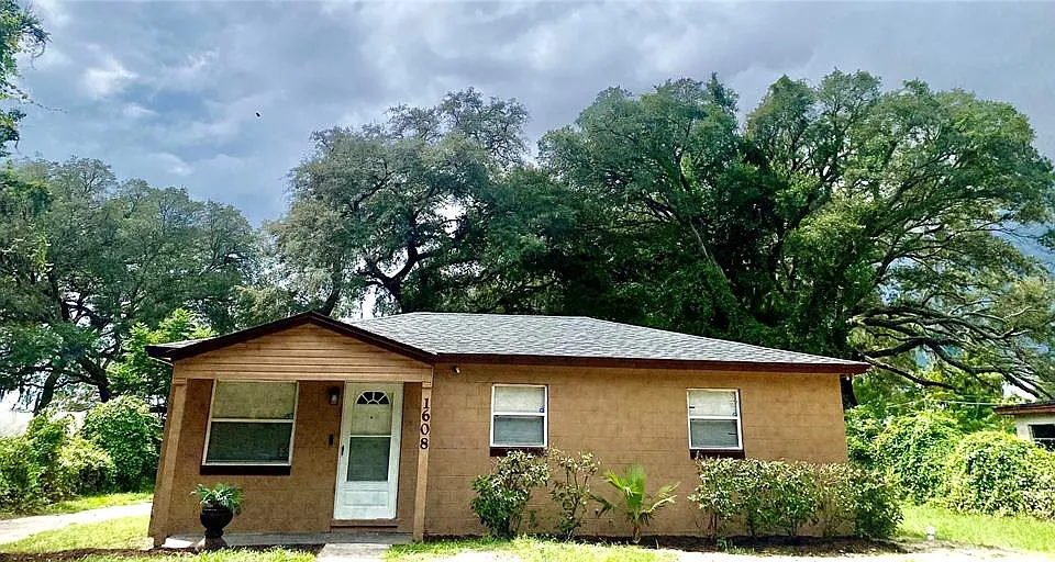 1608 Long Ln