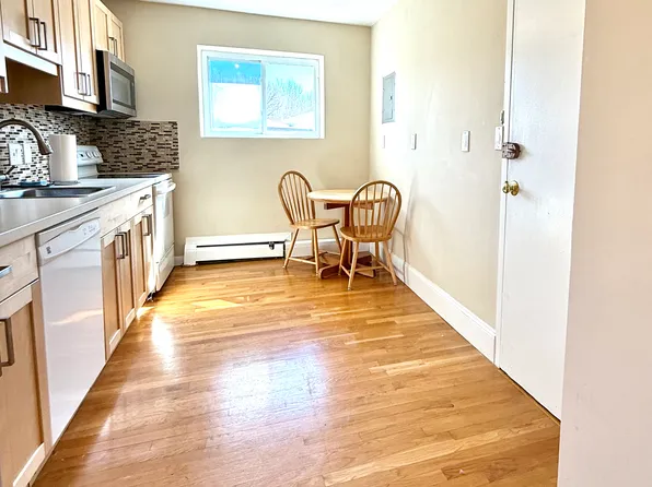 32 Westgate Rd APT 6, Chestnut Hill, MA 02467