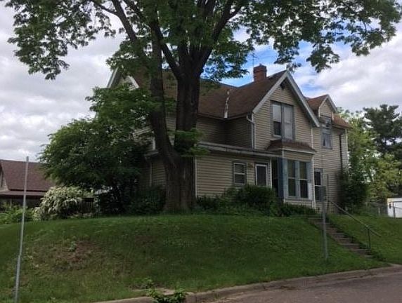 2nd image of 775 Hawthorne Ave E
