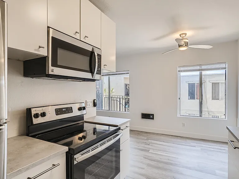 3825 Van Dyke Ave #6 — Photo 7