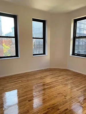 Rented by Dynamik Realty | media 9