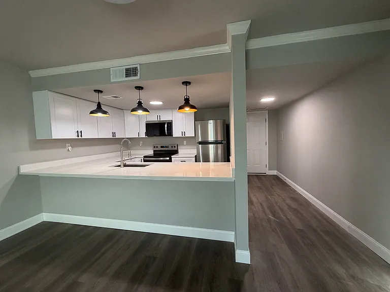 813 Harden St #5 — Photo 1