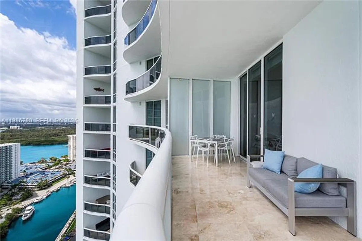 Building Photo - 16001 Collins Ave #3002