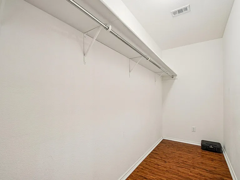 100 Kendall Cv — Photo 15