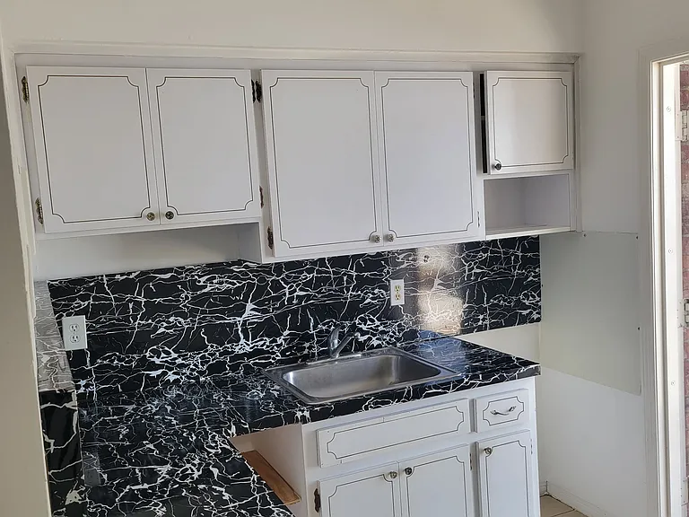 806 SW 2nd St #103 — Photo 6