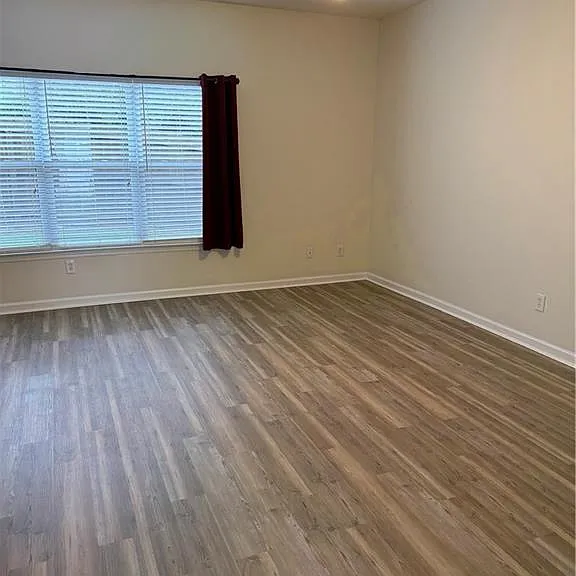 100 Eagle Glen Dr NE — Photo 2